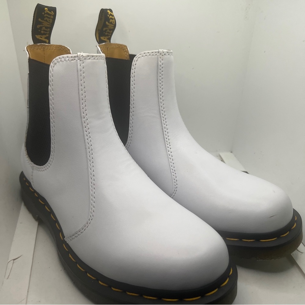 Doc Martens 2976 Yellow Stitch Smooth Leather Chelsea Boots Women's Size 9 NWOB